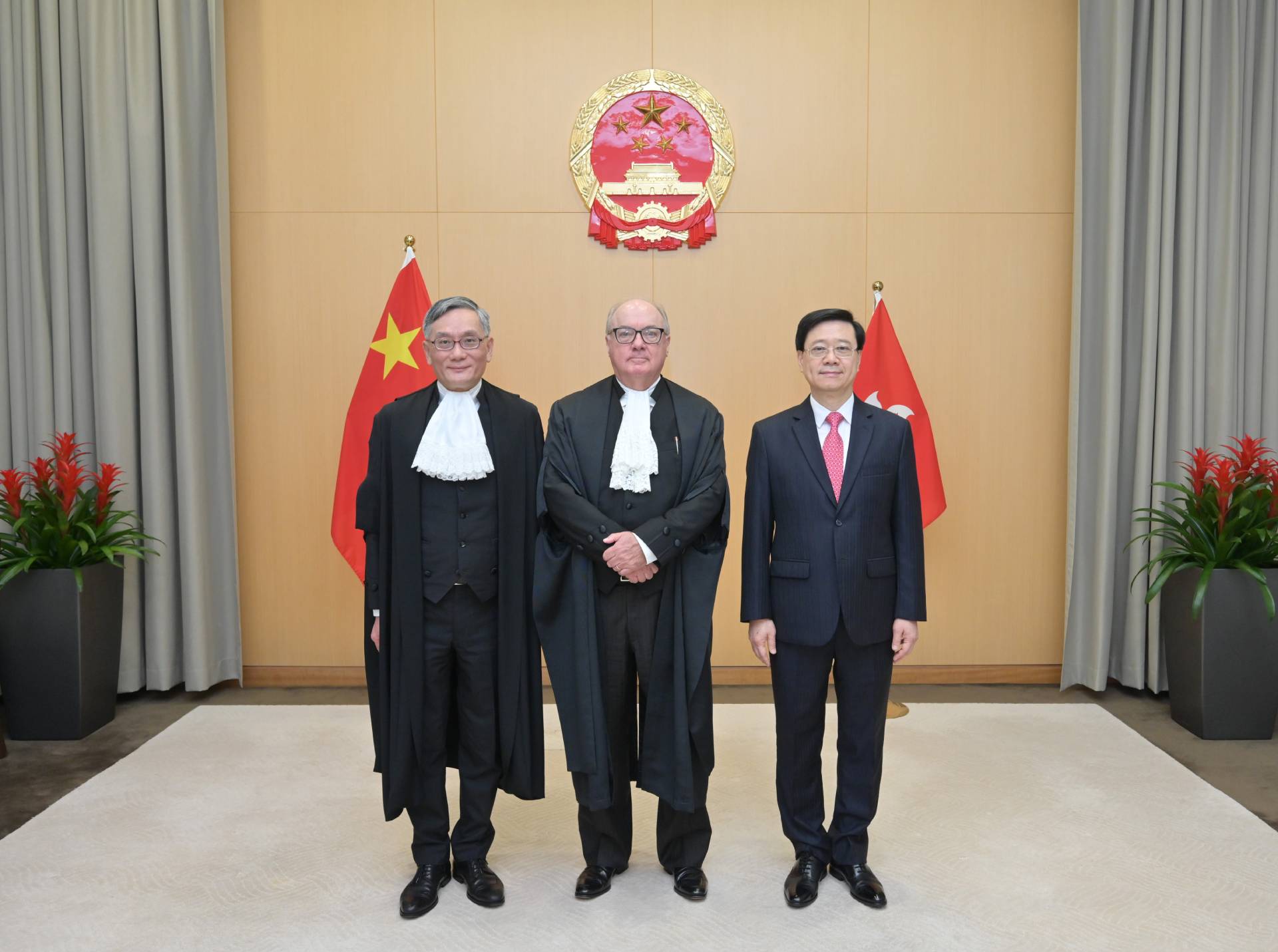 祈显义法官（中）获委任为终审法院其他普通法适用地区非常任法官